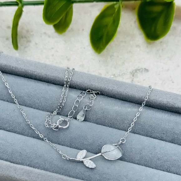 925 Sterling Silver Jadeite Tulip Necklace - Picture 6 of 6